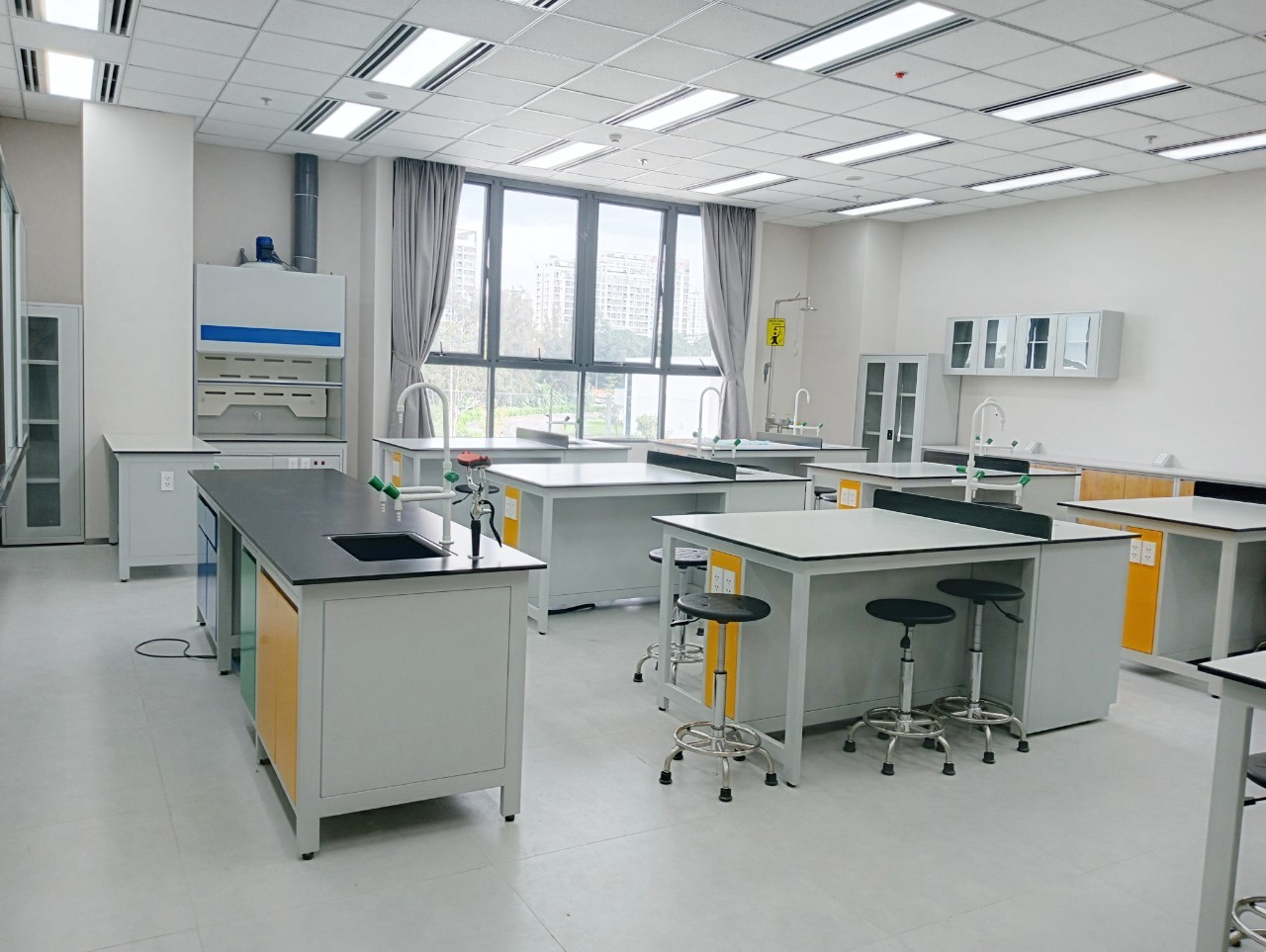 Bàn thí nghiệm Hóa - Sinh học sinh Bàn thí nghiệm Hóa - Sinh học sinh